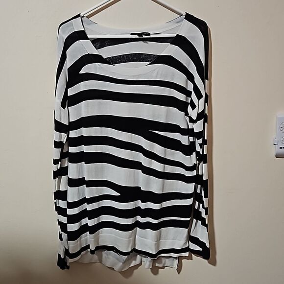Lane Bryant black and white graphic long sleeve tshirt Size14/16 - Picture 1 of 5
